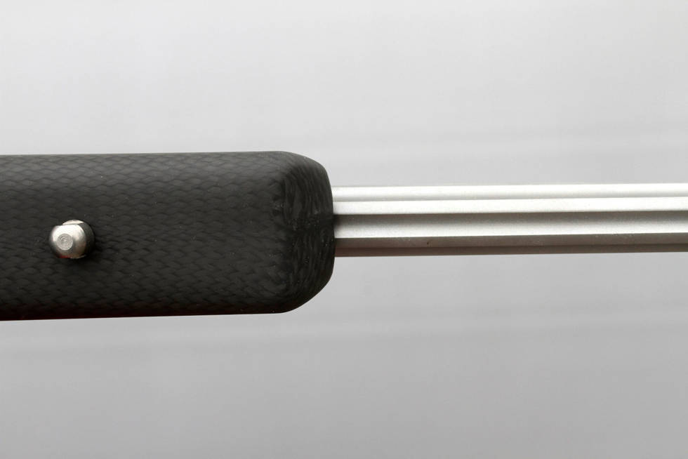Flutet pipe: Carbonlight har flutet pipe for å spare vekt. Her er det enkelt rembøylefeste. Test-av-Sako-rifler-7