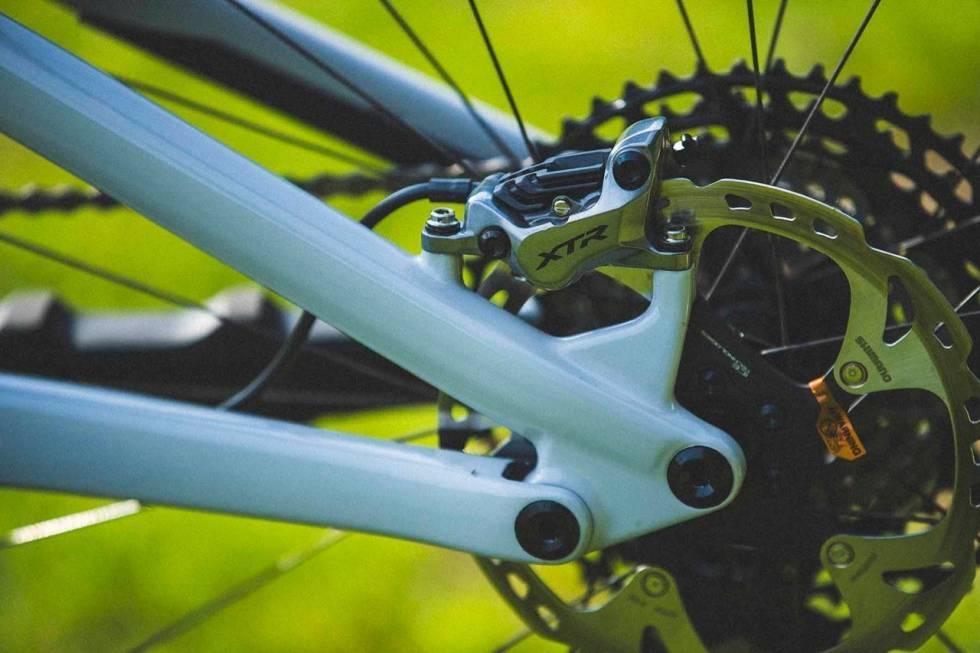 HØYAKTUELT: Leddet på kjedestaget er fortsatt regnet som en topp løsning for fulldempede sykler. Her på Specializeds nyeste Enduro. Horst Link på Specialized Enduro