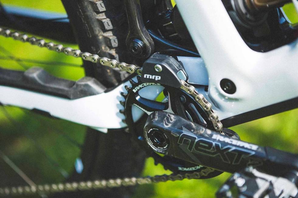 JÅLERI: Karbonkrank på en så rendyrket enduroslede som nye Enduro er mer jåleri enn funksjon. Den tilfører lite mer enn økt pris.
