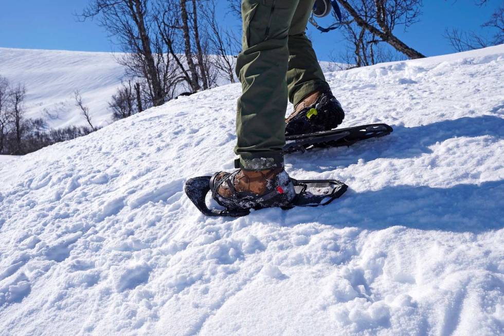 Partest: I sluttspurten ble relativt sett like truger testa mot hverandre, med ei truge på hvert bein. Her sjekkes sidefestet til Atlas Spindrift og Tubbs Flex VRT. Test-av-truger-2