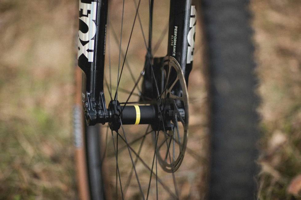 KONTAKTPUNKT: StepCast-gaffelen gir litt økt selvtillit når terrenget blir rufsete. Foto: Kristoffer H. Kippernes test bmc fourstroke lt