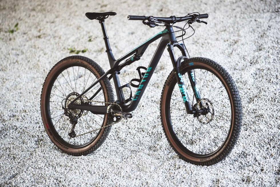 NY RAMME: Rammen på Lux Trail er lengre i front enn standard-Lux DUELL: Canyon Lux Trail vs Santa Cruz Blur