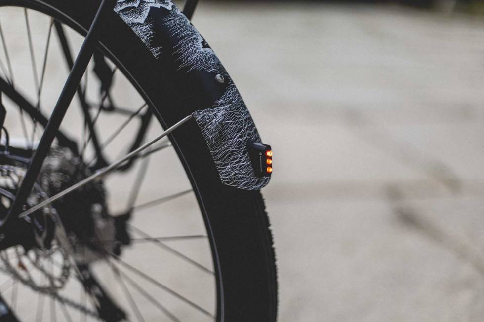 STRØKENT: Store, brede skjermer og en pen, integrert lykt fra Supernova. Foto: Kristoffer H. Kippernes. test electra path go elsykkel 2021
