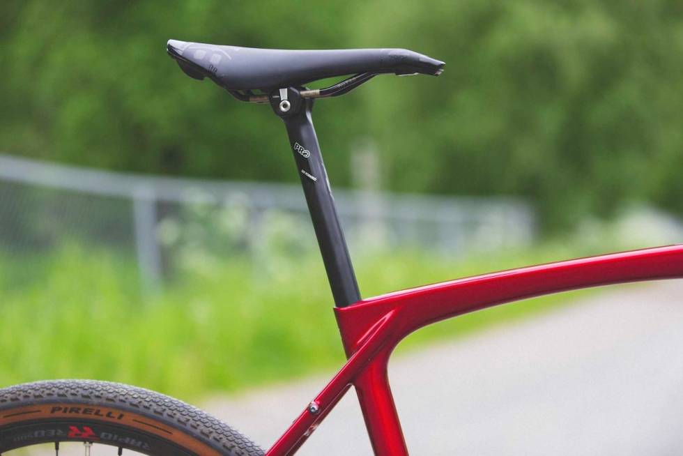 RAK PINNE. Setepinne uten set back gir en offensiv sittestilling godt over pedalene. Foto: Kristoffer H. Kippernes Fara Gravel-R