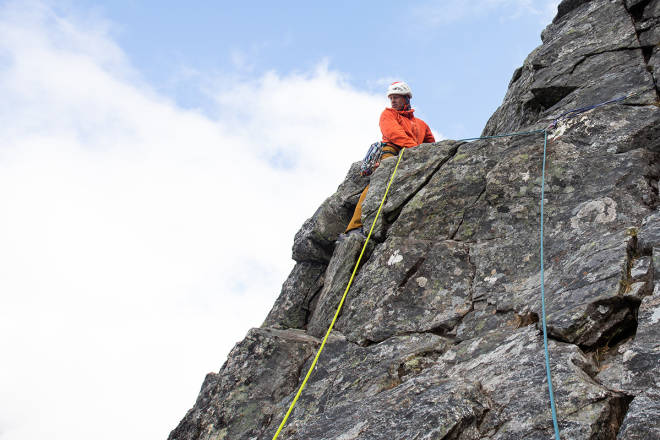 Testing på Romsdalshorn med Petzl Sirocco. Foto: Siv-Elin Skogen Petzl Sirocco klatrehjelm test