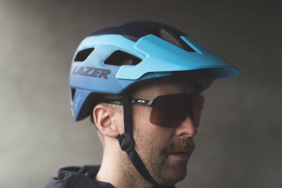TEST AV LAZER CHIRU MIPS: Vi har testet en rimelig sykkelhjelm fra Lazer med MIPS-teknologi. Foto: Øyvind Aas test lazer chiru mips sykkelhjelm