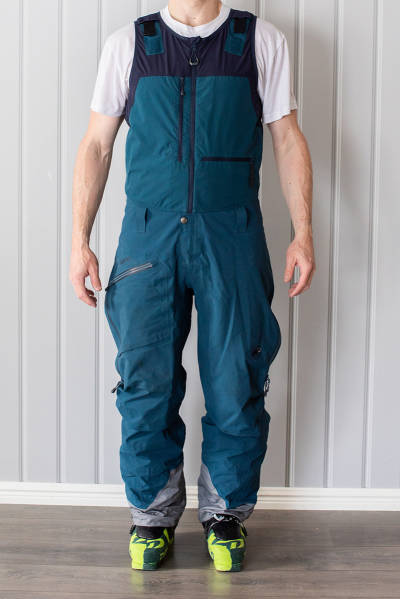 HØY: Mammut-buksa har så høyt liv at den nesten er som en singlet. Foto: Erlend Wassdahl Meirik test mammut gore-tex bukse