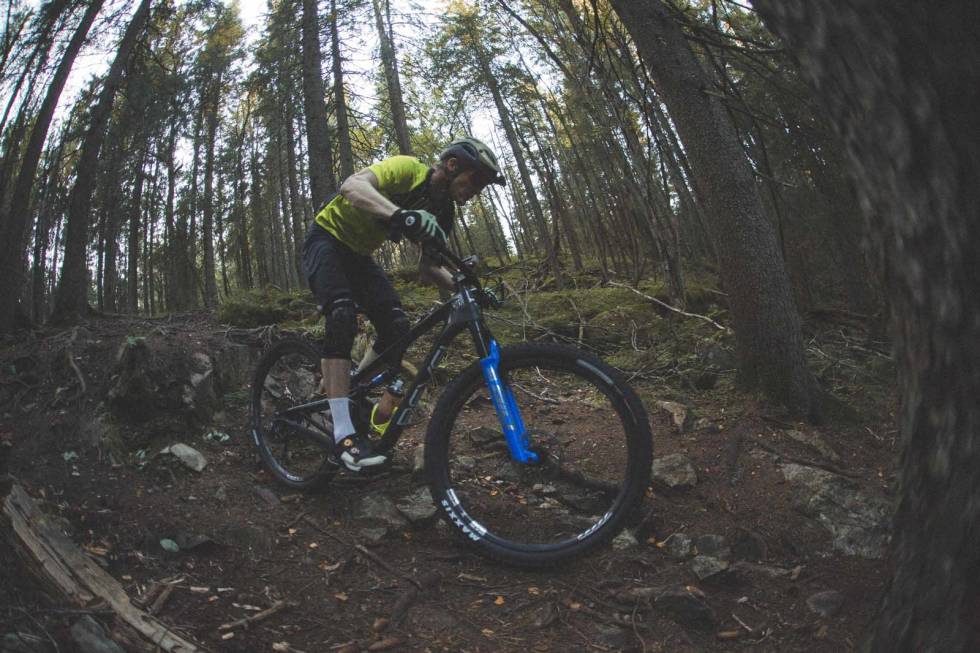 KLAR FOR MER: Stisykler med kort vandring krever en offensiv innstilling, men du blir aldri hengende bakpå når det drar seg til. Foto: Kristoffer H. Kippernes Revel Ranger testing
