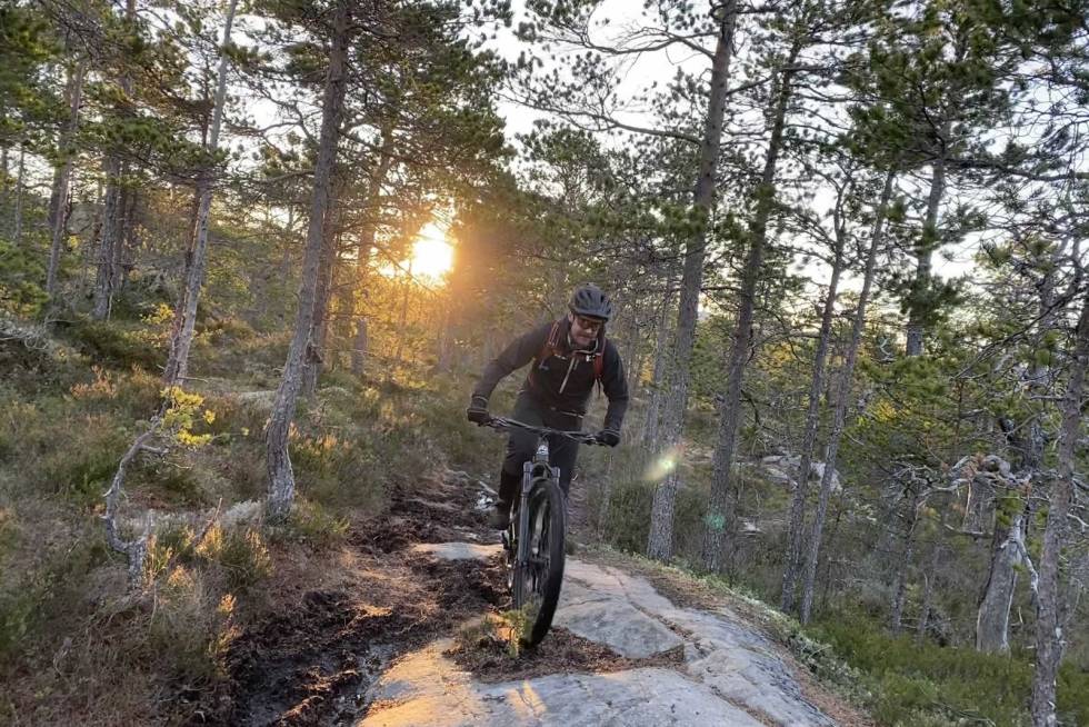 I SITT RETTE ELEMENT: Vi har fått testet Rocky Mountain Instinct Carbon 70 på flere turer og ikke minst mye forskjellig terreng. Foto: Jørn Almberg test rocky mountain