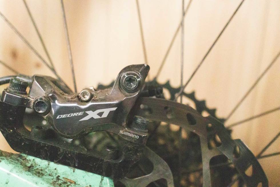 STOPPEKRAFT: Shimano XT-bremsene gir plenty stoppekraft til røff stisykling. rocky mountain instinct carbon 70 test