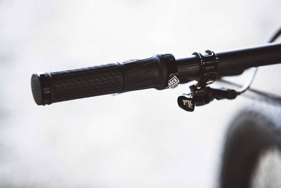 VRI-LÅS: Den beste måten å kombinere senkepinne og demperlås på er med denne vri-låsen fra RockShox. Santa Cruz Blur 2021