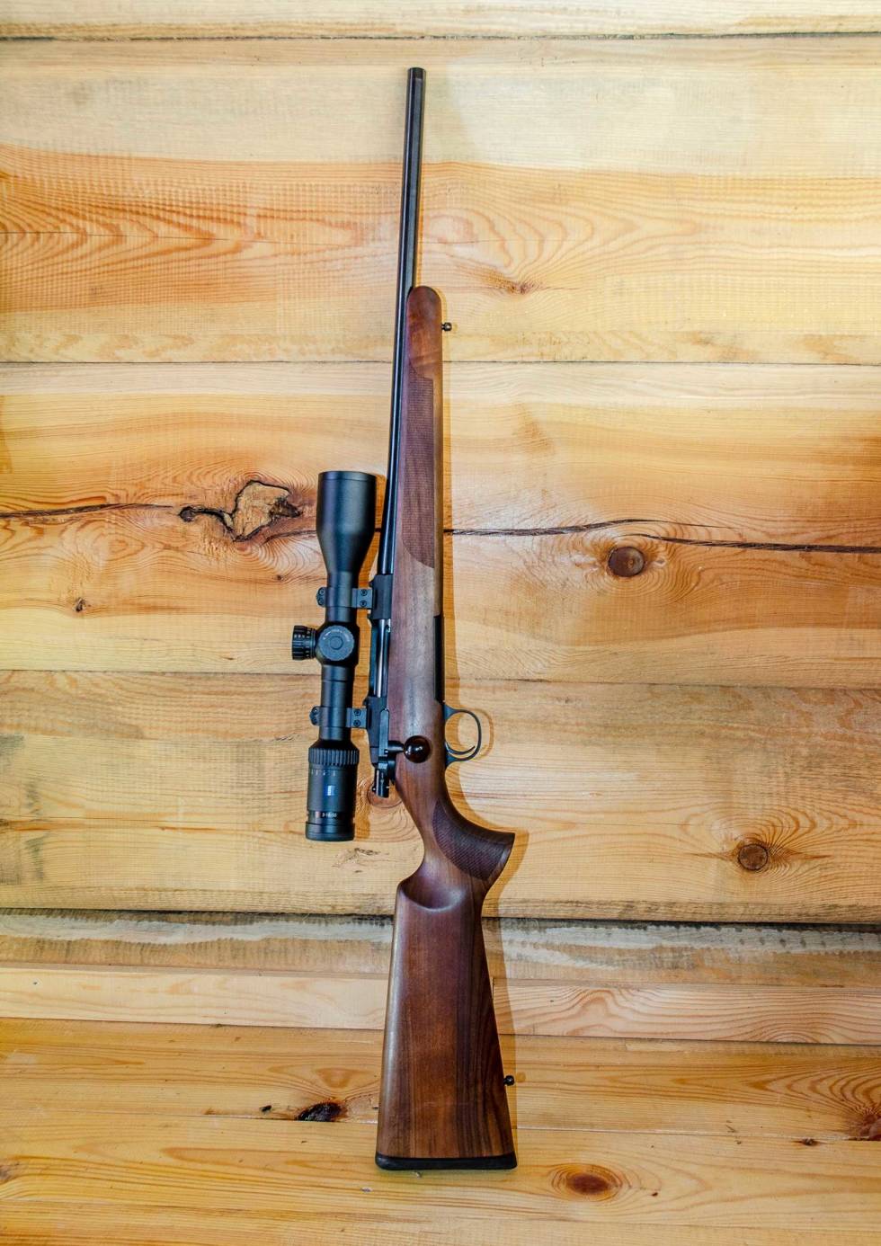 Justerbar kolbe: Steel Action HS med sporterstokk i laminat kan by på justering både i høyde og lengde på koblekappen. Test-Steel-Action-HM-HS-Rifle-3
