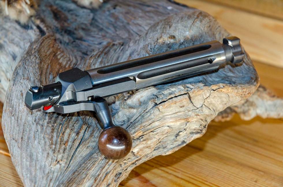 Trygg standard: Oppspenner har nærmest blitt en standard på premiumrifler nå til dags. Steel Action er ingen unntak. Test-Steel-Action-HM-HS-Rifle-5