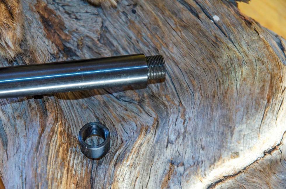 Usynlig beskyttelse: Alle Steel Action leveres ferdig gjenget 15x1. Gjengebeskytteren er fra samme emne som pipa, slik at overgangen nesten er usynlig med hetta montert. Test-Steel-Action-HM-HS-Rifle-7