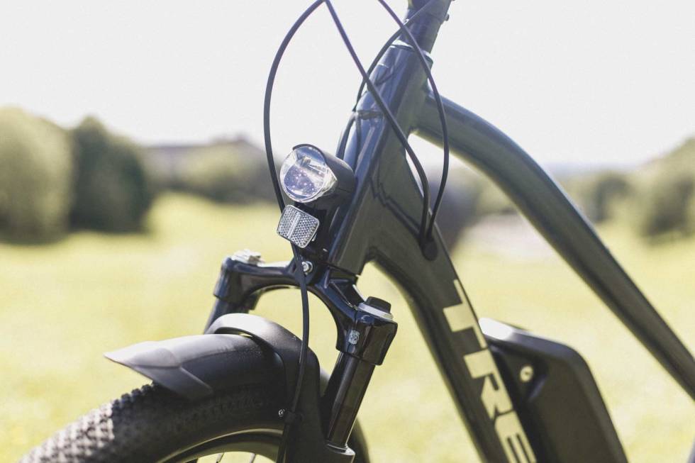 LYS:Allant+ 5 har lys som drives av motor-batteriet, som de andre syklene i testen. Foto: Kristoffer H. Kippernes test trek elsykkel 2021