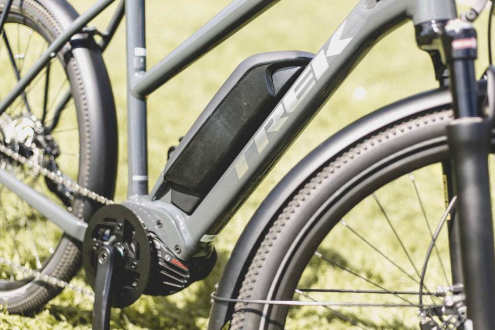 UTAPÅ: Trek leverer den eneste sykkelen i testen med utenpåliggende batteri. Foto: Kristoffer H. Kippernes test trek allant+ elsykkel 2021