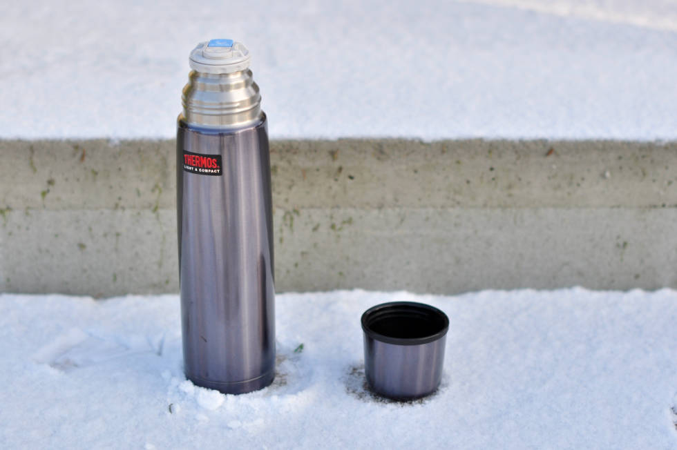 LETTVEKTER: Thermos Light & Compact er den letteste 1-liters termosen i testen Thermos Light & Compact