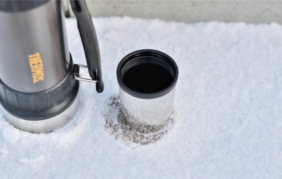 KOPP: Thermos-koppen rommer over 2 dl. Den er høy og litt ustødig. Thermos Work