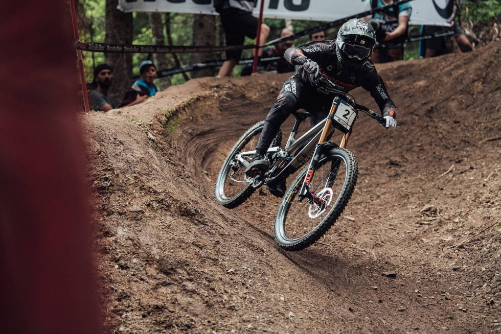 VERDENSCUPLEDER: Thibaut Daprela leder nå verdenscupen sammenlagt etter helgas runde i Les Gets I Frankrike. Foto: Bartek Wolinski/Red Bull Content Pool- Thibaut Daprela WC Les Gets
