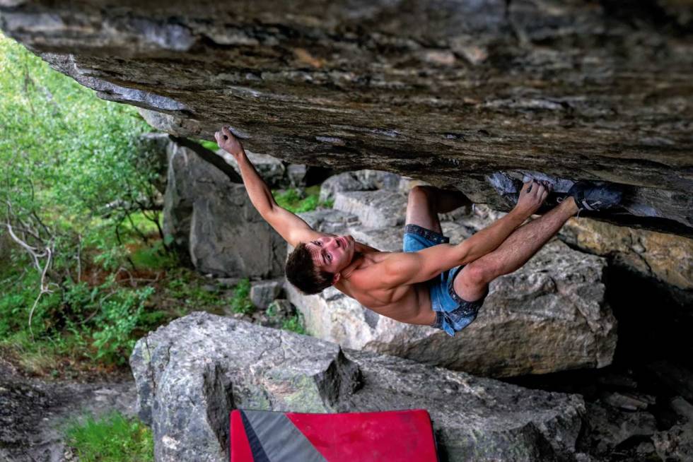 Vingsand: Thilo går Talib (8A+), en av Vingsands harde klassikere. Foto: Eddie Fowke Thilo-Schroter-2