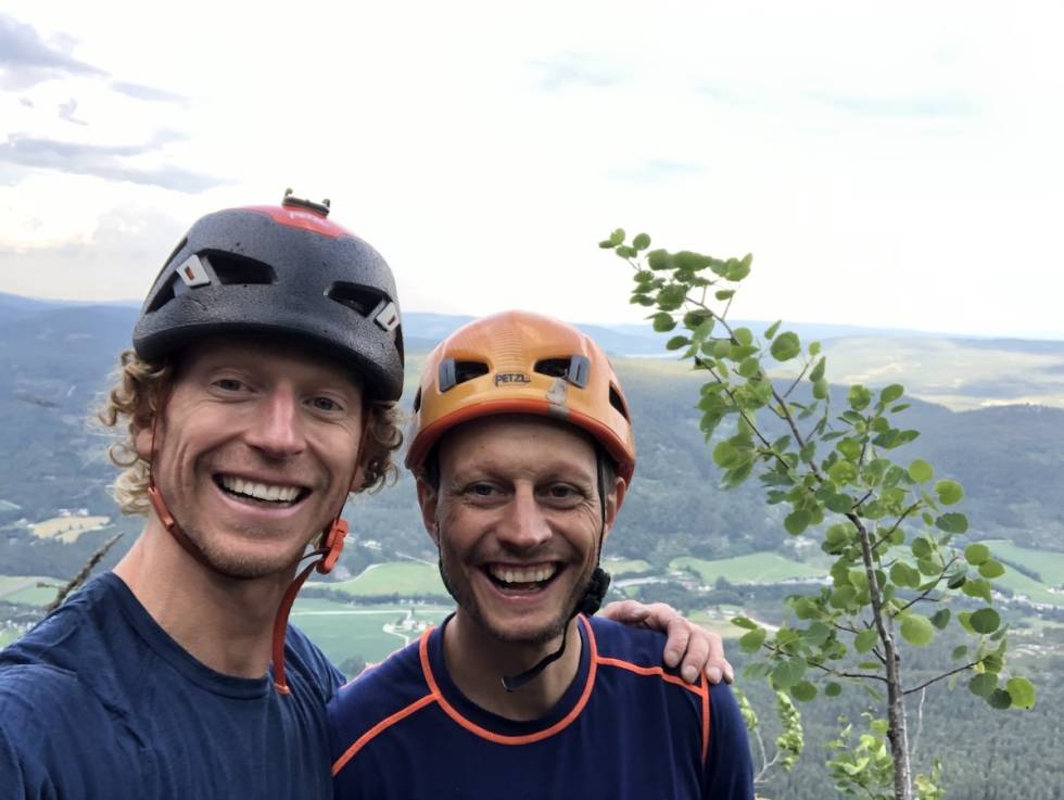 Thomas og Jon Olav på førstebestigningen av Eira (7+). Eira, Andersnatten