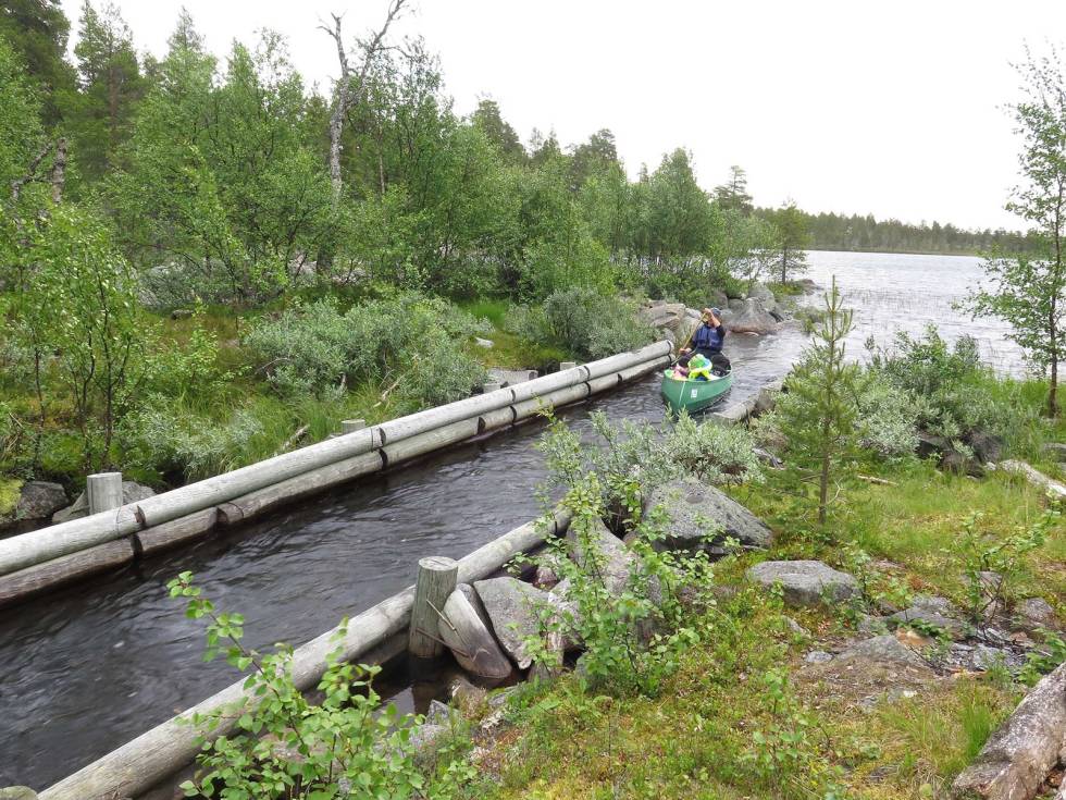SMAL GANG: Går det an å padle her? Foto: Else Røneid tips til kanotur barn