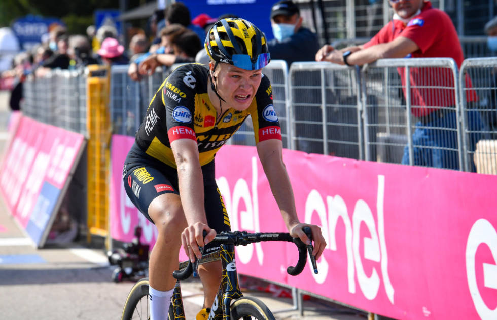 HARD DAG: Foss skjærer grimaser etter den tøffe klatringen opp Sega di Ala. Foto: Cor Vos tobias foss giro d'italia 2