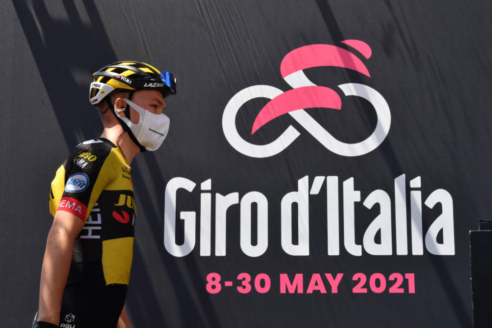 KJEMPER I SAMMENDRAGET: Tobias Foss håper å stå løpet ut i Giro d'Italia. Foto: Cor Vos tobias foss giro d'italia jumbo-visma
