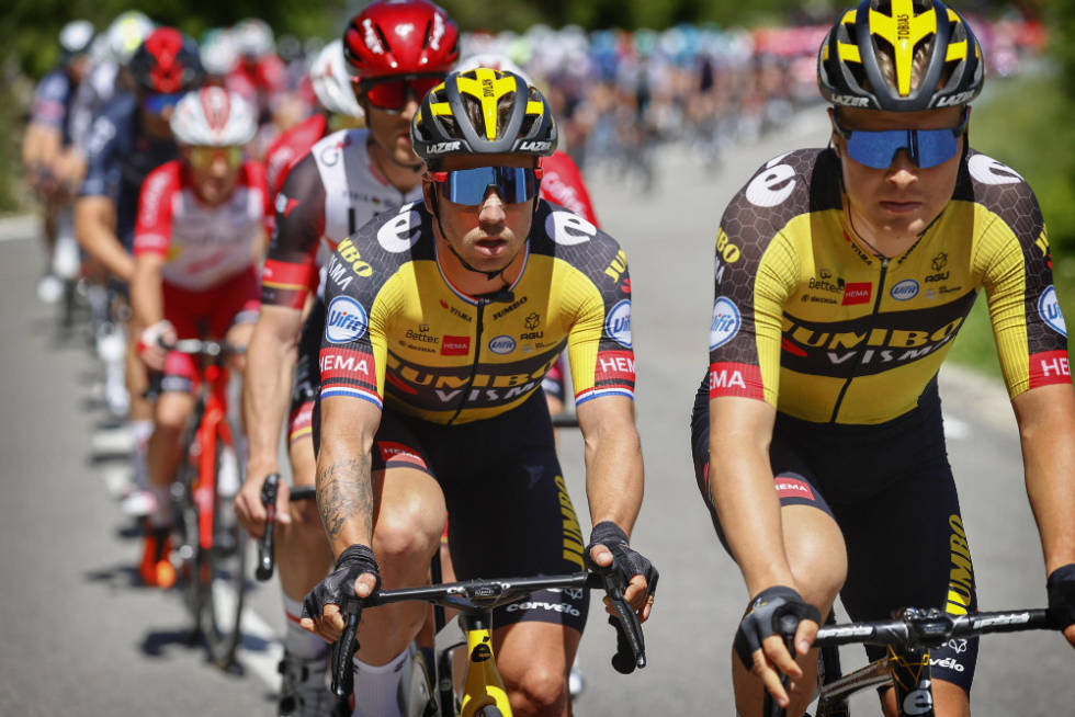 TØFF DAG I VENTE: Etter en spurtetappe mandag og hviledag tirsdag, er det nye utfordringer for sammenlagtrytterne onsdag. Foto: Cor Vos tobias foss giro d'italia jumbo-visma