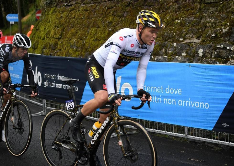 NY MODELL: Tobias Foss sykler på den nye Cervélo-modellen som først ble sett under Flèche Wallonne i april. Foto: Cor Vos tobias foss giro d'italia