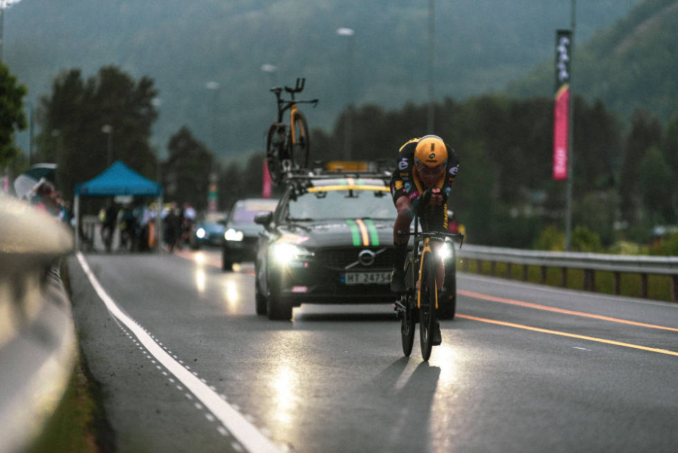 LEDET FRA START: Tobias Foss lot det aldri være noen tvil om hvem som var best i Evje torsdag kveld. Foto: Henrik Alpers tobias foss nm tempo gull