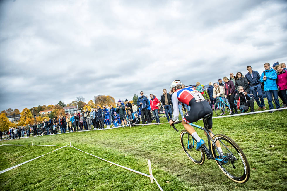 FOLKSOMT: Superpokal Voldsløkka er en publikumsmagnet. Her fra fjorårets ritt med Tobias Johannessen. Foto: Pål Westgaard superrpokal voldsløkka