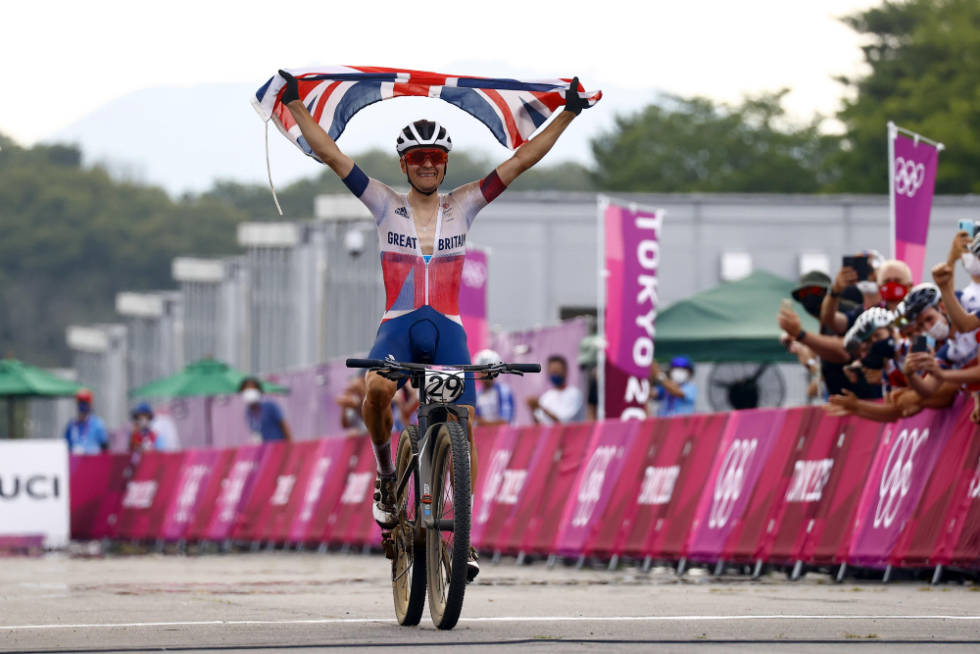 OLYMPISK MESTER: Tom Pidcock gjorde jobben og tok gullet i rundbanerittet. Foto: Cor Vos tom pidcock, ol i terreng, gull, tokyo
