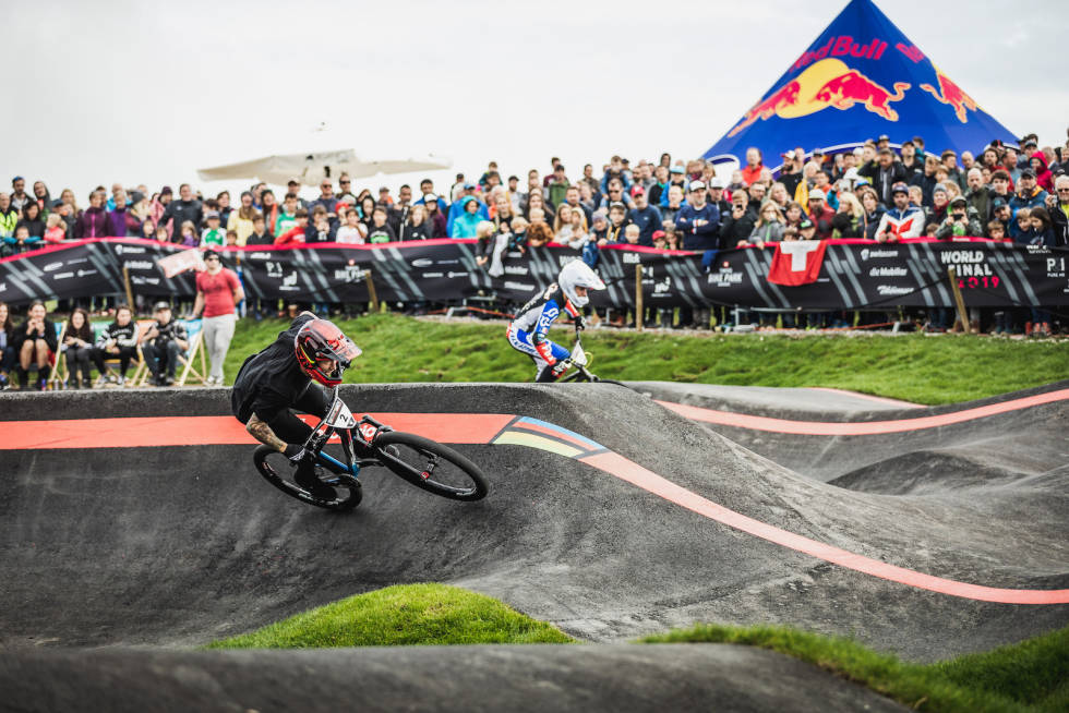 SPEKTAKULÆRT: Det manglet verken action eller skuelystne da Tommy Zula vant VM i pumptrack i 2019. Foto: Red Bull Content Pool Tommy Zula VM Pumptrack 2019