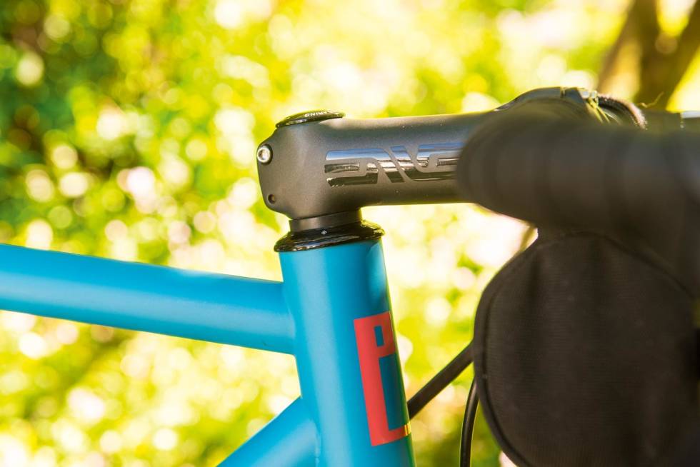 ALL ENVE’D OUT: Setepinne, styre og stem er fra Enve. Ennå har Tonje en 5 mm avstandsring hun kan fjerne om hun vil slamme stemet. Tonje-Øvervoll-3