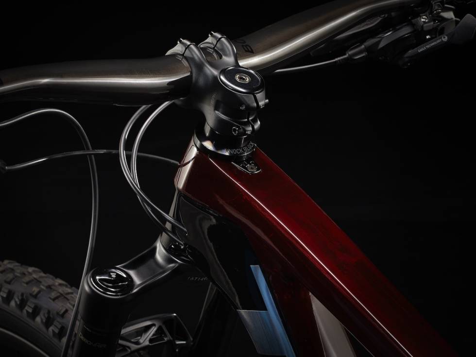NY KNOCK BLOCK: Større styreutslag er nytt på Knock Block 2.0 - Den kan også fjernes helt. Trek Top Fuel 2022
