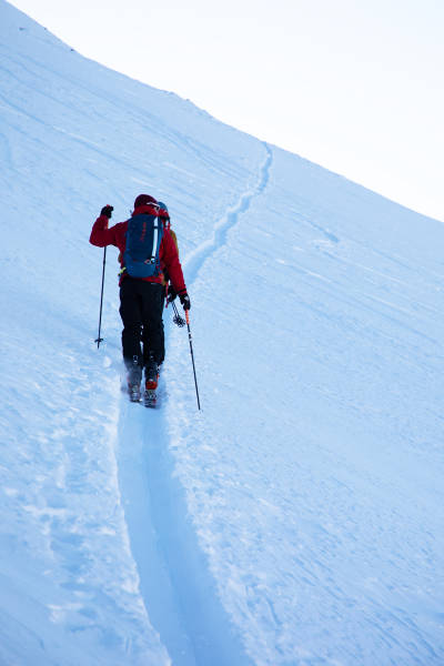 POPULÆRT: Topptur og ferdsel i terreng hvor det kan gå snøskred blir mer og mer populært – det gjør også skredkurs. Foto: Tore Meirik skredkurs
