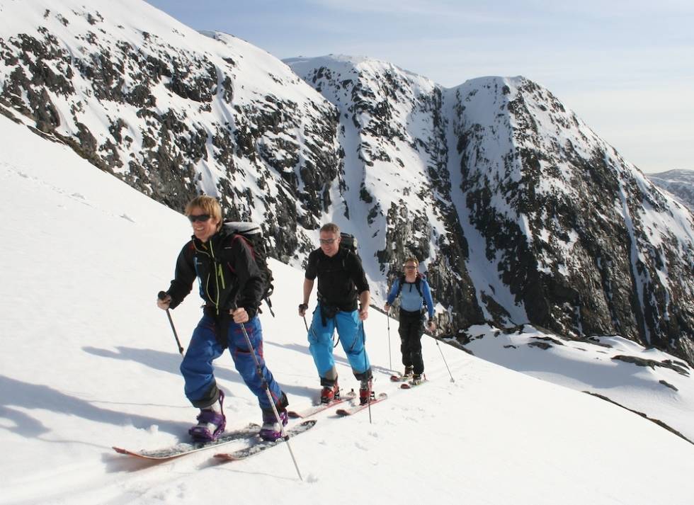 På vei opp Glumragjelet, med Pontius- og Pilatusgjelet i bakgrunnen. Foto: Eirik Larsen/Toppturer i Norge Bergen Topptur Norge