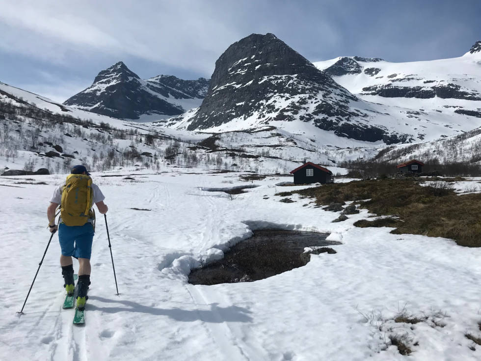 GRASDALEN: Langt der oppe venter snøen! Foto: Siv-Elin Skogen Kongskrona topptur