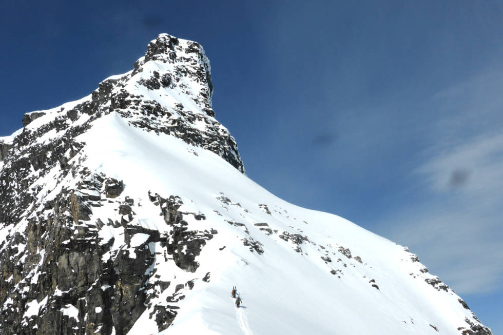 VINTER: På vei opp mot Skarfjell (1 780 moh) i Innerdalen på Nordmøre. Foto: Toralf Furseth topptur sunndal