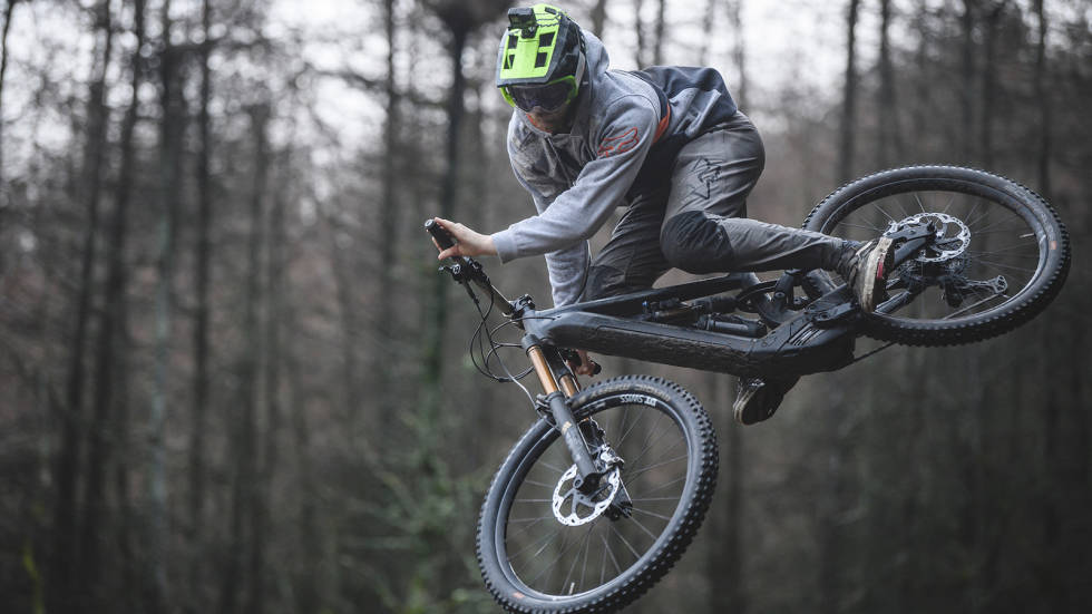 HERJESYKKEL: Med 175 og 180 mm vandring er Torque:On bygget for de store hoppene og de bratte fjellsidene. Foto: Canyon Canyon Torque:on