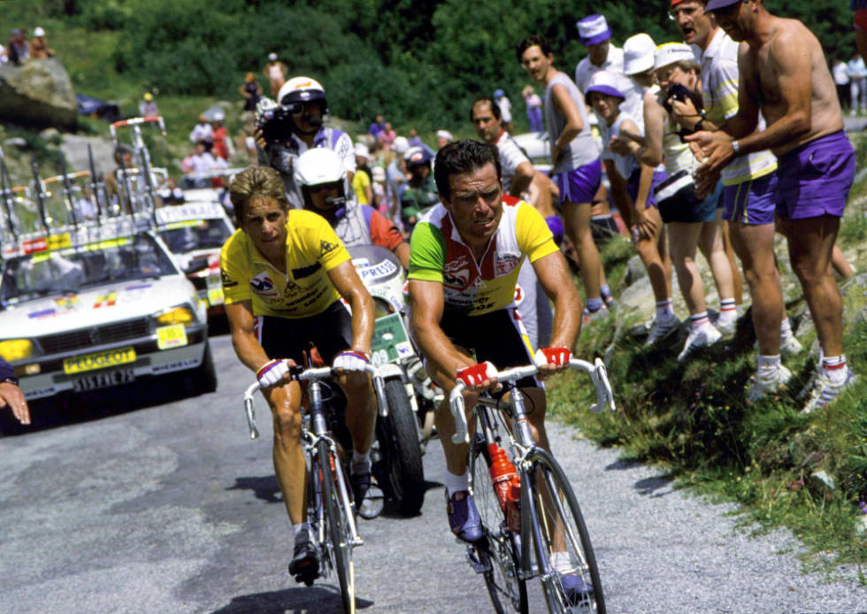 LEMOND I GULT: Amerikaneren er sterkest, og Hinault må føye seg. Eller? Foto: Cor Vos tour de france, greg lemond, bernard hinault(2)