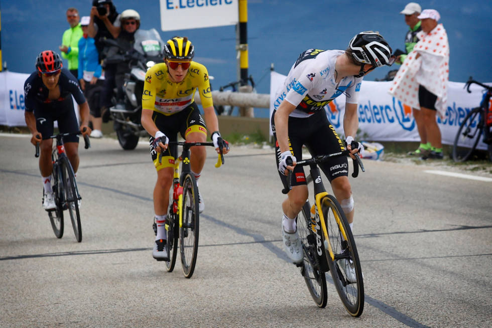 POGACAR SPREKKER: Vingegaard ser at Pogacar må slippe, og gir mer gass. Foto: Cor Vos tour de france, jonas vingegaard, jumbo-visma