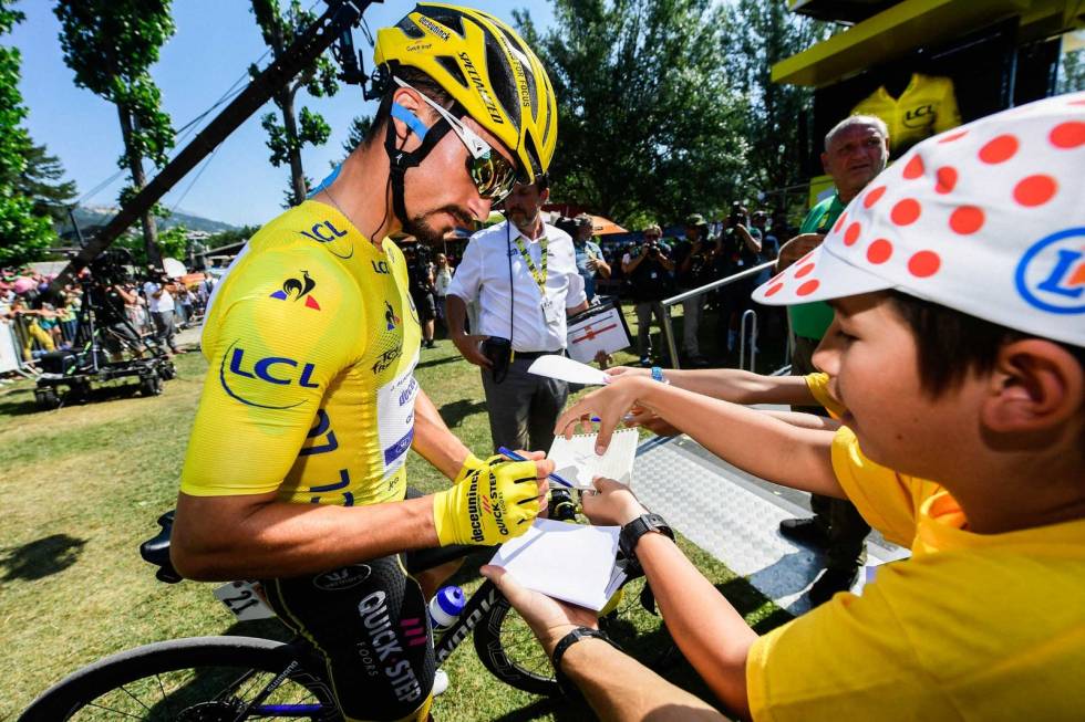 POPULÆR: Julien Alaphilippe får neppe skrive autografer i Tour de France 2020. Foto: Cor Vos. Julien Alaphilippe