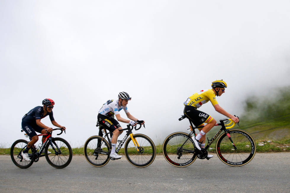 TRIO: Tadej Pogacar tauer på Jonas Vingegaard og Richard Carapaz opp Col du Portet. Foto: Cor Vos tour de france, tadej pogacar, jonas vingegaard, richard carapaz