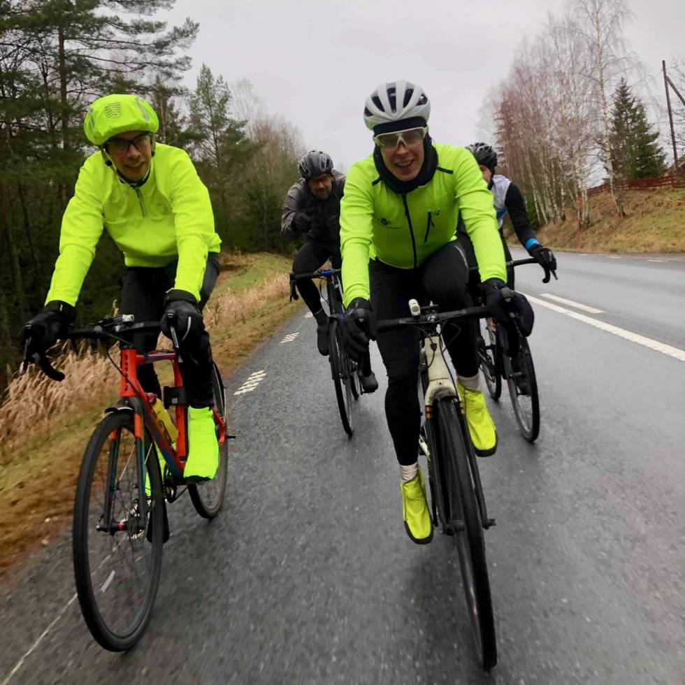 SELSKAP: Vi har stort sett vært i vårt eget selskap, men her møtte vi på en svensk-fransk medsyklist ved Eskilstuna. F.v. Patrick, Jonas.Foto: Ketil W.Aanesen. SELSKAP: Vi har stort sett vært i vårt eget selskap, men her møtte vi på en svensk-fransk medsyklist ved Eskilstuna. F.v. Patrick, Jonas.Foto: Ketil W.Aanesen.