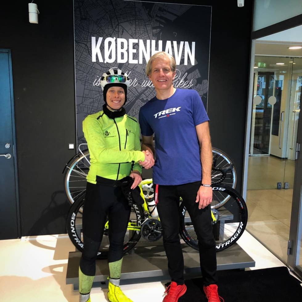 MER HYGGE: Også sjefen for Trek Hellerup, Bjarne Gisli, var smilende. (Foto: Jonas Orset) Trek-Copenhagen-Hellerup-jonas orset