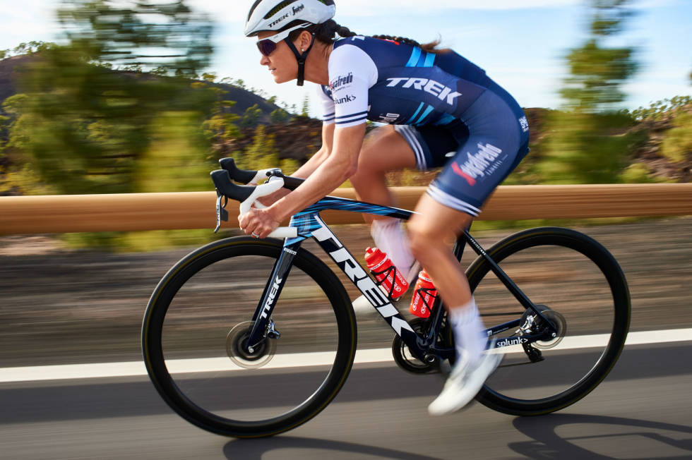 NYLANSERT: Lizzie Deignan og resten av Trek-Segafredo presenterte akkurat en ny Emonda. Det er den siste nyheten Robert Foss presenterer. Foto: Trek. trek emonda