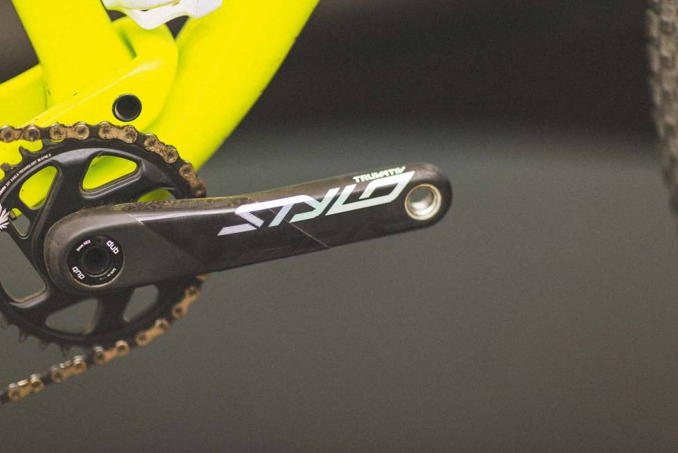 KARBON: Som rittsykler flest er Supercaliber mer tynet på vekt enn stisykkelen Fuel EX. Karbonkrank sparer noen gram. Trek-Supercaliber-test-4