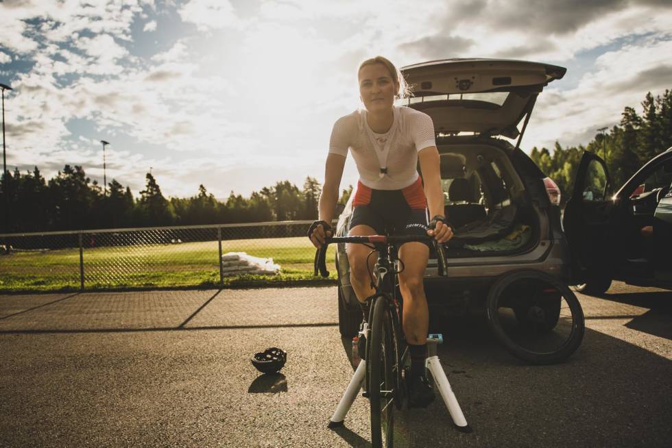 OPPVARMING: En wattmåler gir deg stålkontroll om du varmer opp til et ritt. Da slipper du kaste vekk krefter unødvendig. Foto fra NM 2020, Henrik Alpers. trene-med-wattmåler-1-2